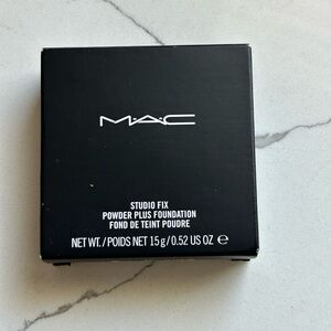 MAC Studio Fix Powder Plus Foundation NC 40